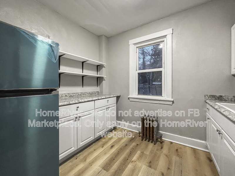 300 Fleet St - Photo 2 of 20