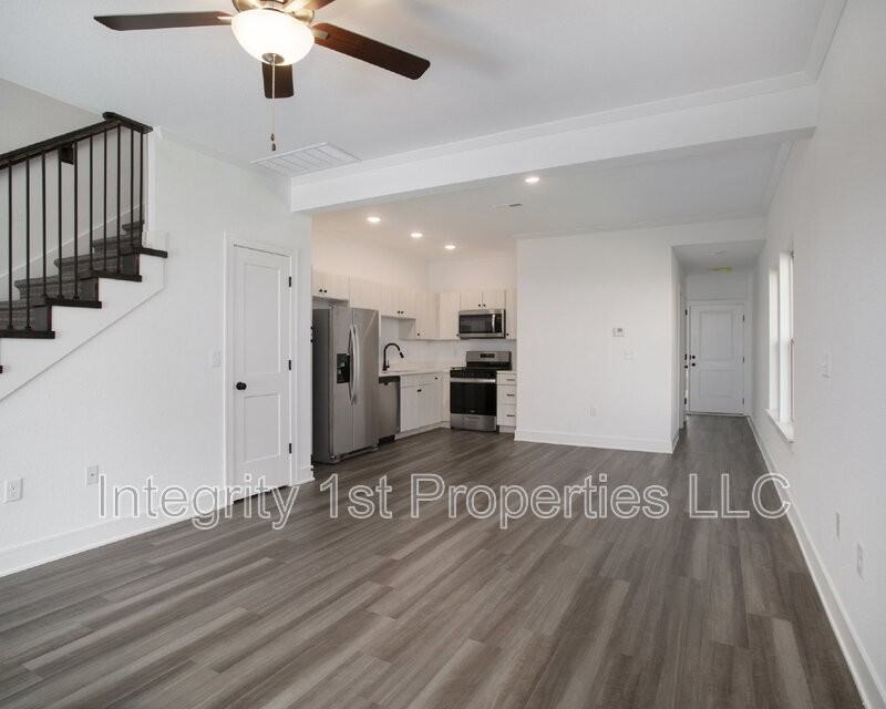 8827 N Helena Ave - Photo 4 of 12