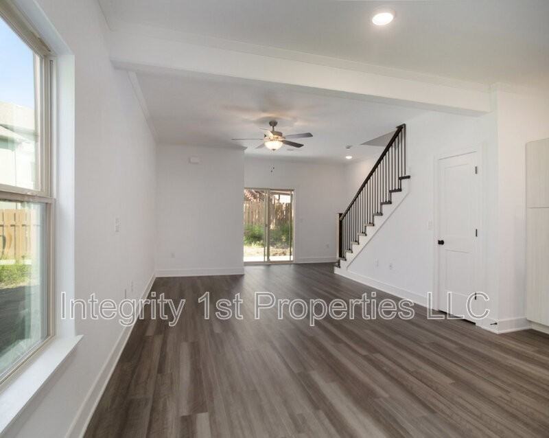 8827 N Helena Ave - Photo 6 of 12