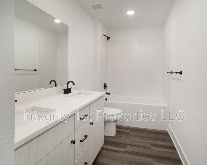 8827 N Helena Ave - Photo 7 of 12