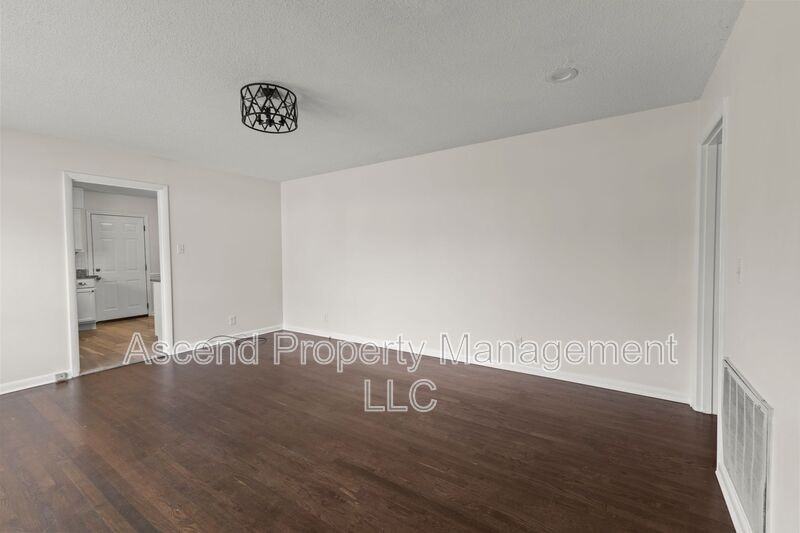 4610 Leslie Lane - Photo 3 of 19