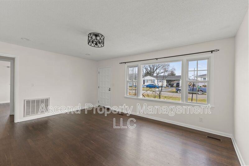 4610 Leslie Lane - Photo 4 of 19