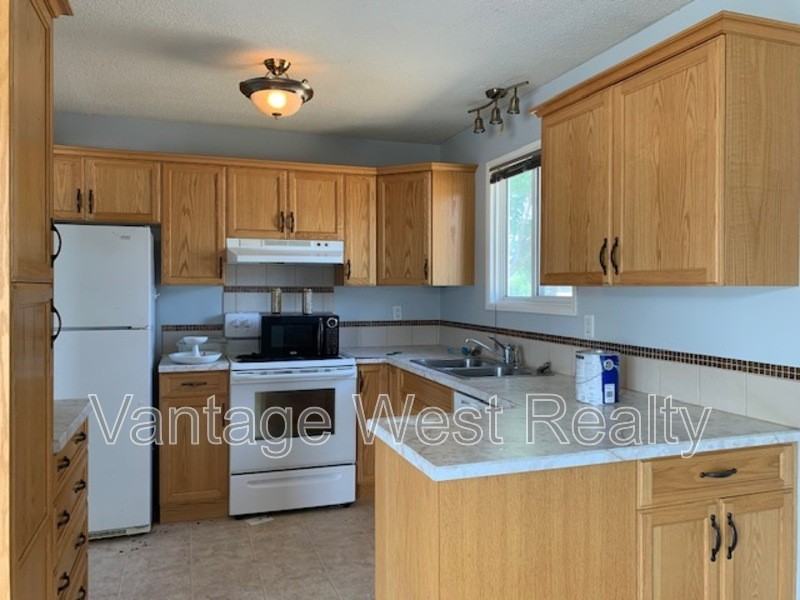 815 Thompson Rd - Photo 2 of 29