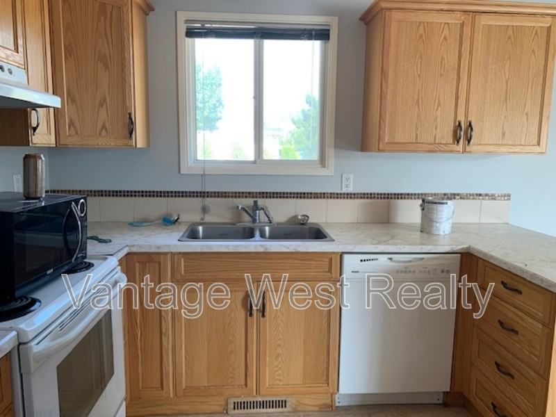 815 Thompson Rd - Photo 3 of 29