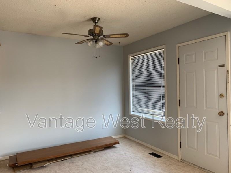 815 Thompson Rd - Photo 5 of 29