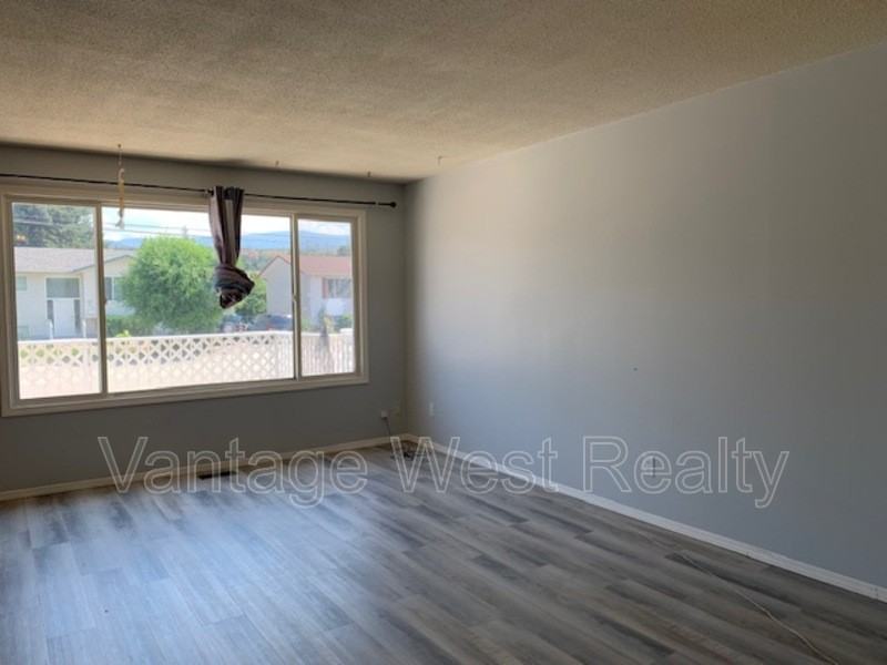 815 Thompson Rd - Photo 6 of 29