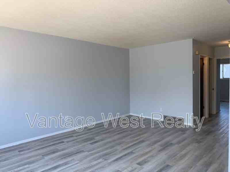 815 Thompson Rd - Photo 7 of 29