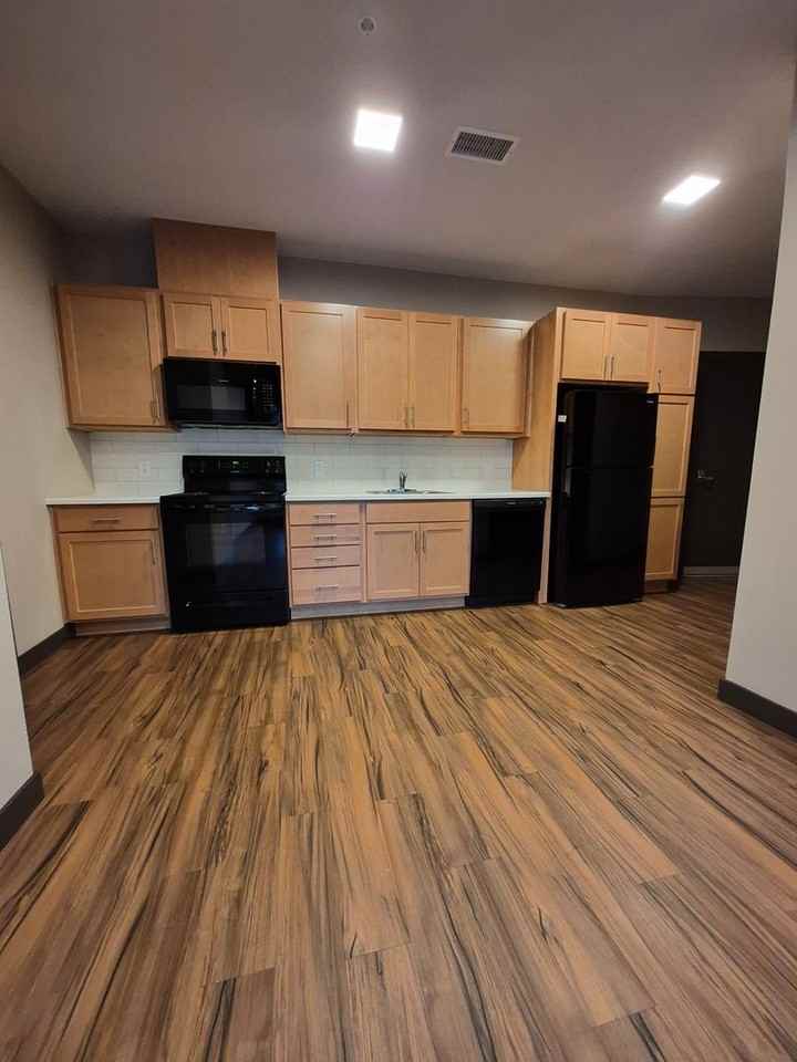 Atlantis Apartments - Photo 4 of 9