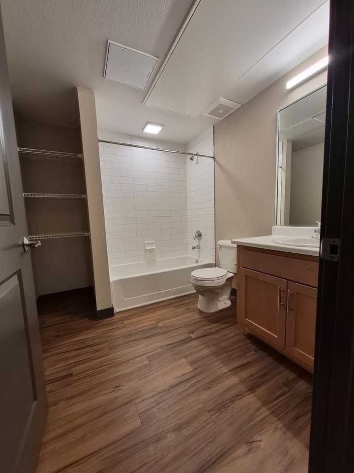 Atlantis Apartments - Photo 5 of 9