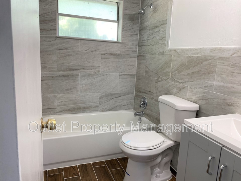 806 East Ln - Photo 4 of 7