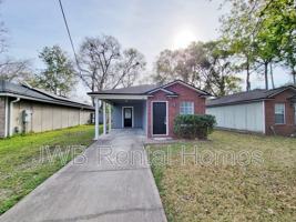 featured image of 1327 Pangola Dr