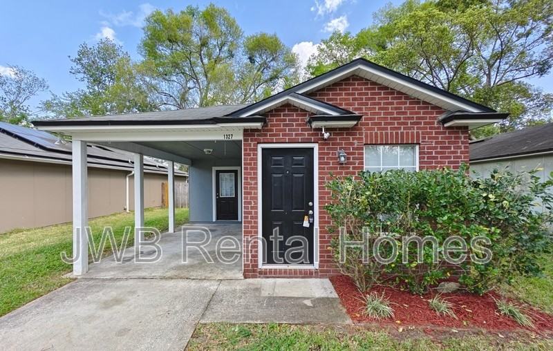 1327 Pangola Dr - Photo 2 of 9