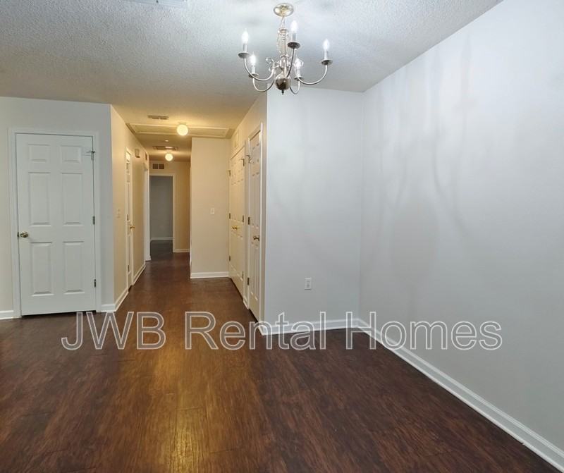 1327 Pangola Dr - Photo 4 of 9