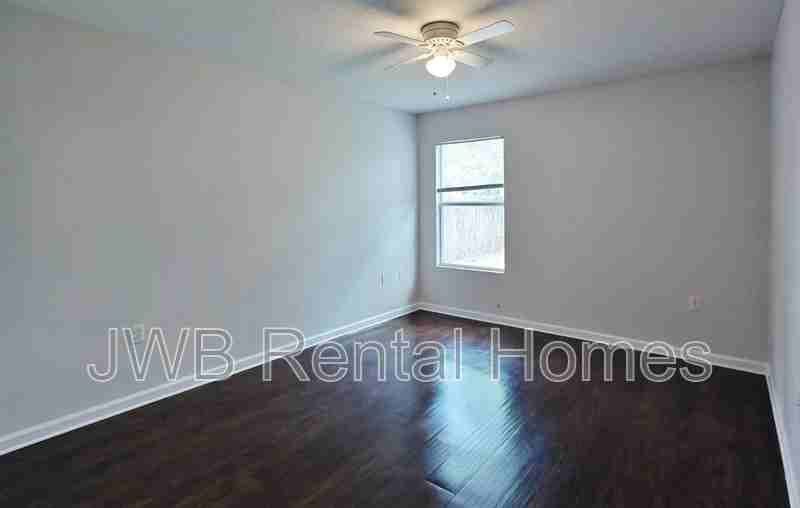 1327 Pangola Dr - Photo 6 of 9