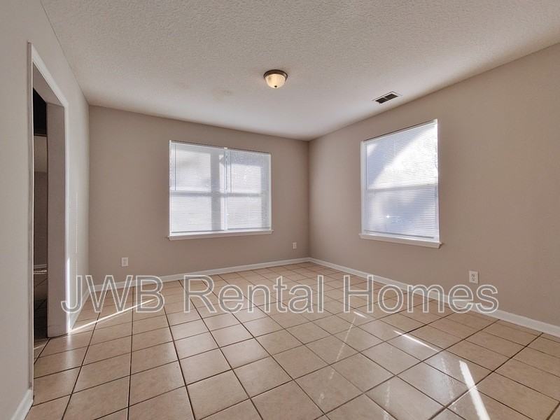 2721 Lowell Ave - Photo 3 of 8