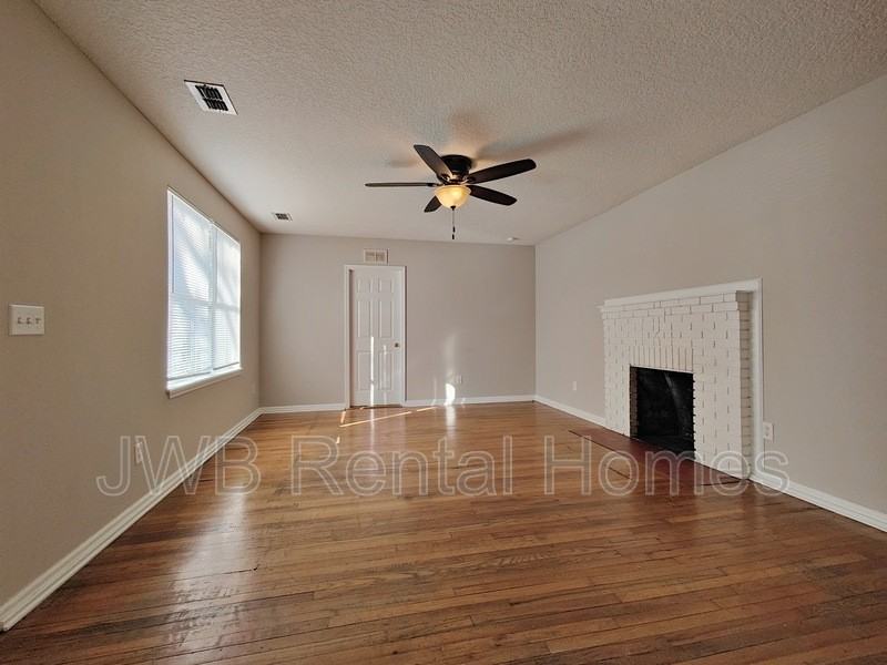 2721 Lowell Ave - Photo 4 of 8