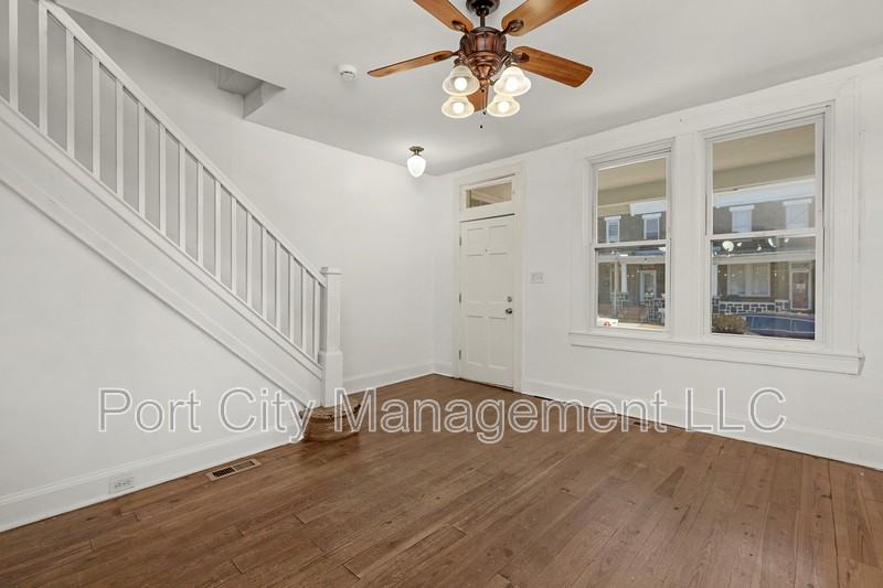 438 Cornwall St - Photo 4 of 26