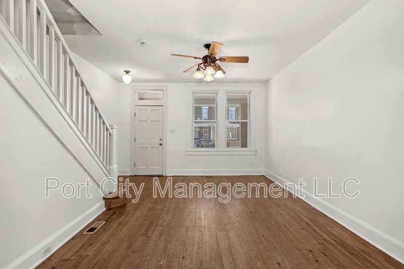 438 Cornwall St - Photo 5 of 26