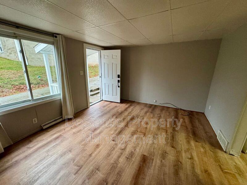 474 Stang Avenue - Photo 4 of 36