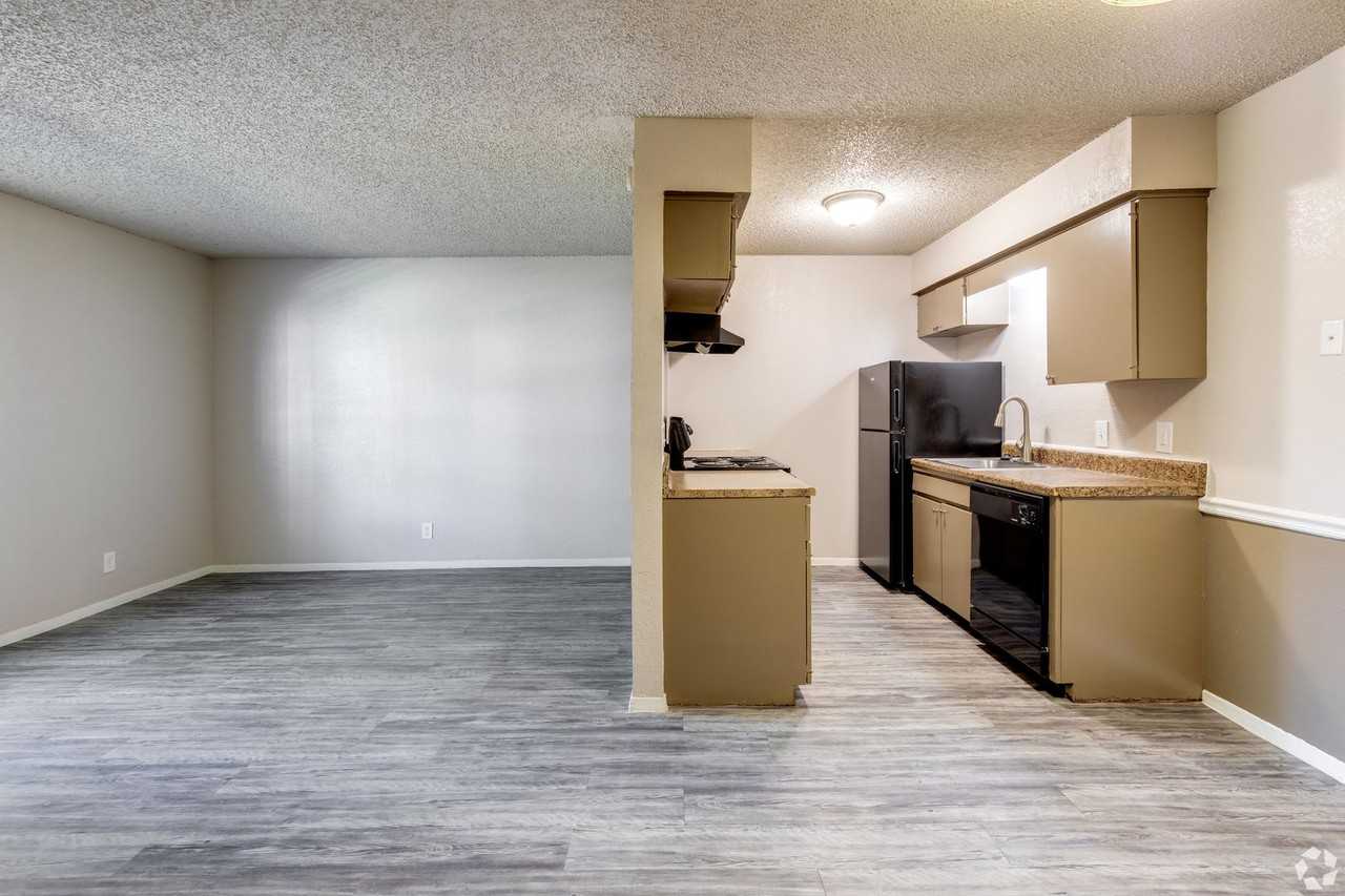 4655 South Darlington Avenue - Photo 2 of 8