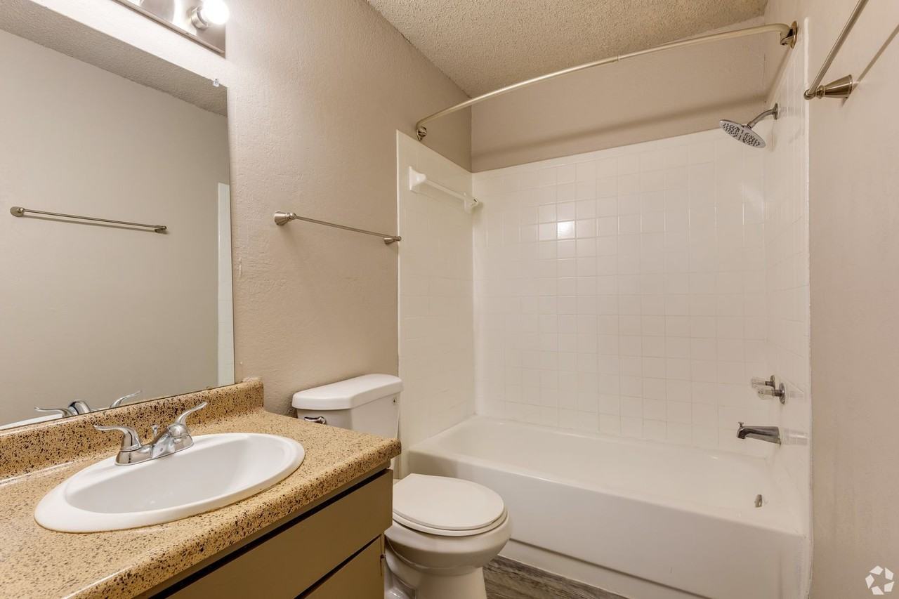 4655 South Darlington Avenue - Photo 3 of 8