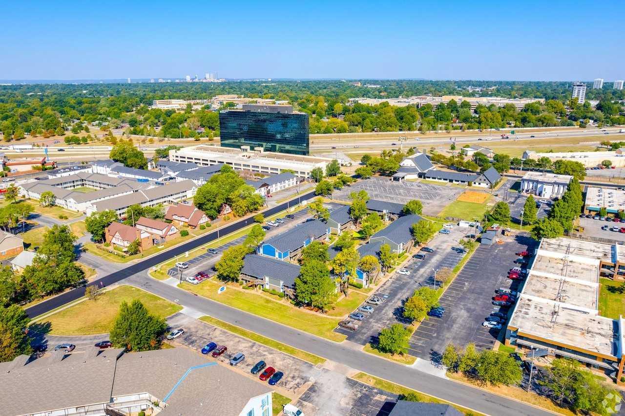 4655 South Darlington Avenue - Photo 4 of 8