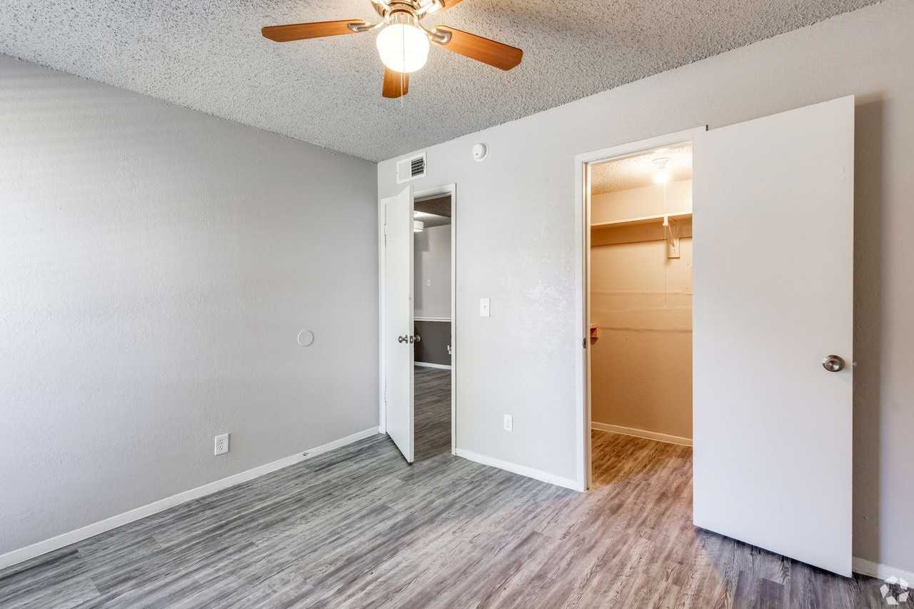 4655 South Darlington Avenue - Photo 7 of 8