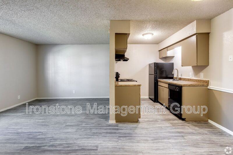 4649 S Darlington Ave #3P - Photo 2 of 5