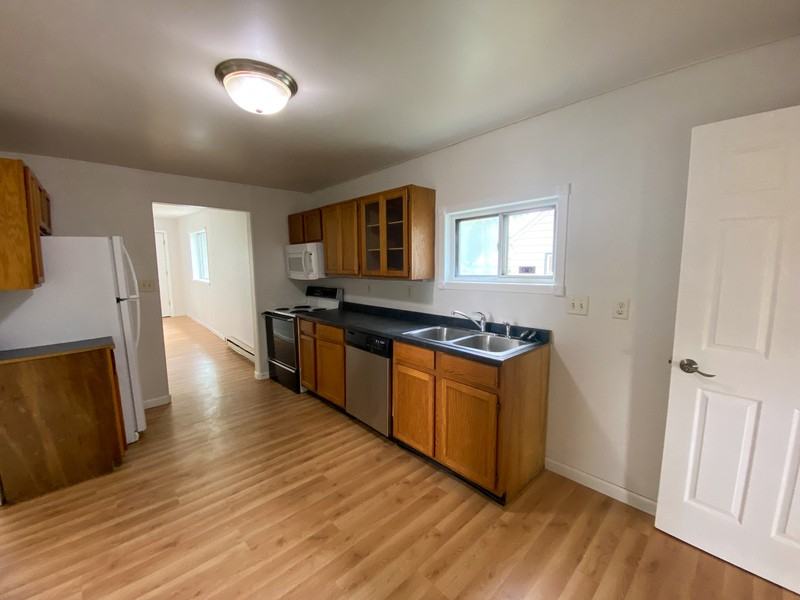 214 2nd Ave W - Photo 3 of 7