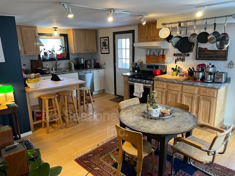 285 1/2 Weaver St - Photo 2 of 22