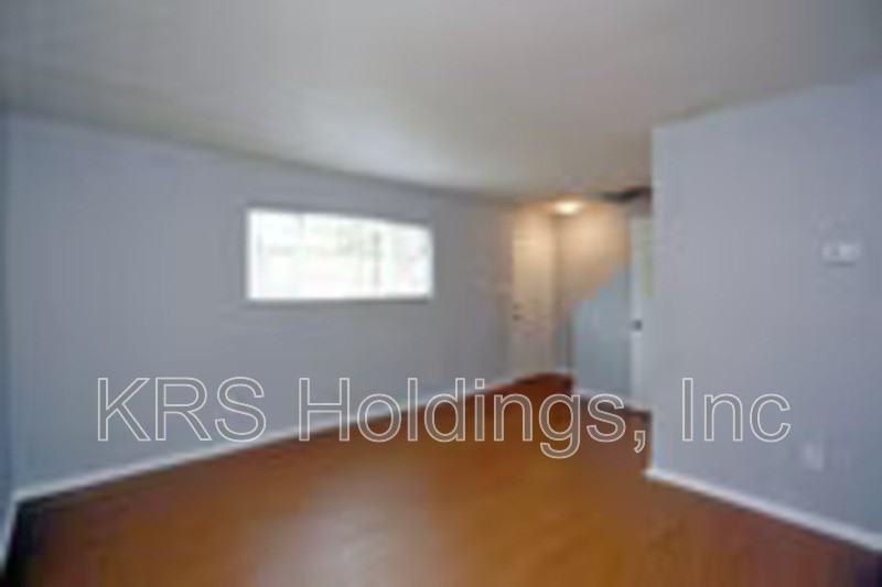 4341 Newsome Dr - Photo 4 of 9