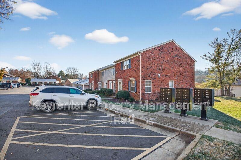 4902 Tower Rd #B - Photo 7 of 50