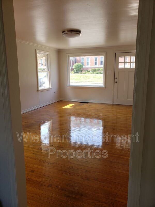 225 West Robb Avenue - Photo 2 of 11