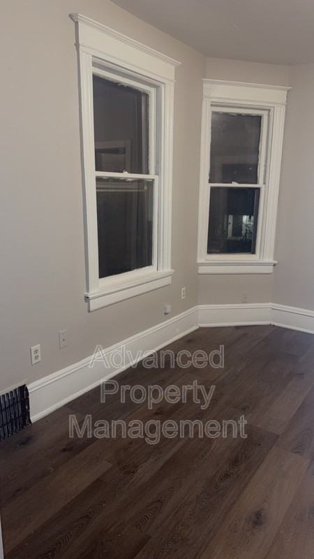 934 W Chambers St - Photo 7 of 9