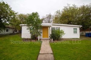 featured image of 823 North Trinity Street