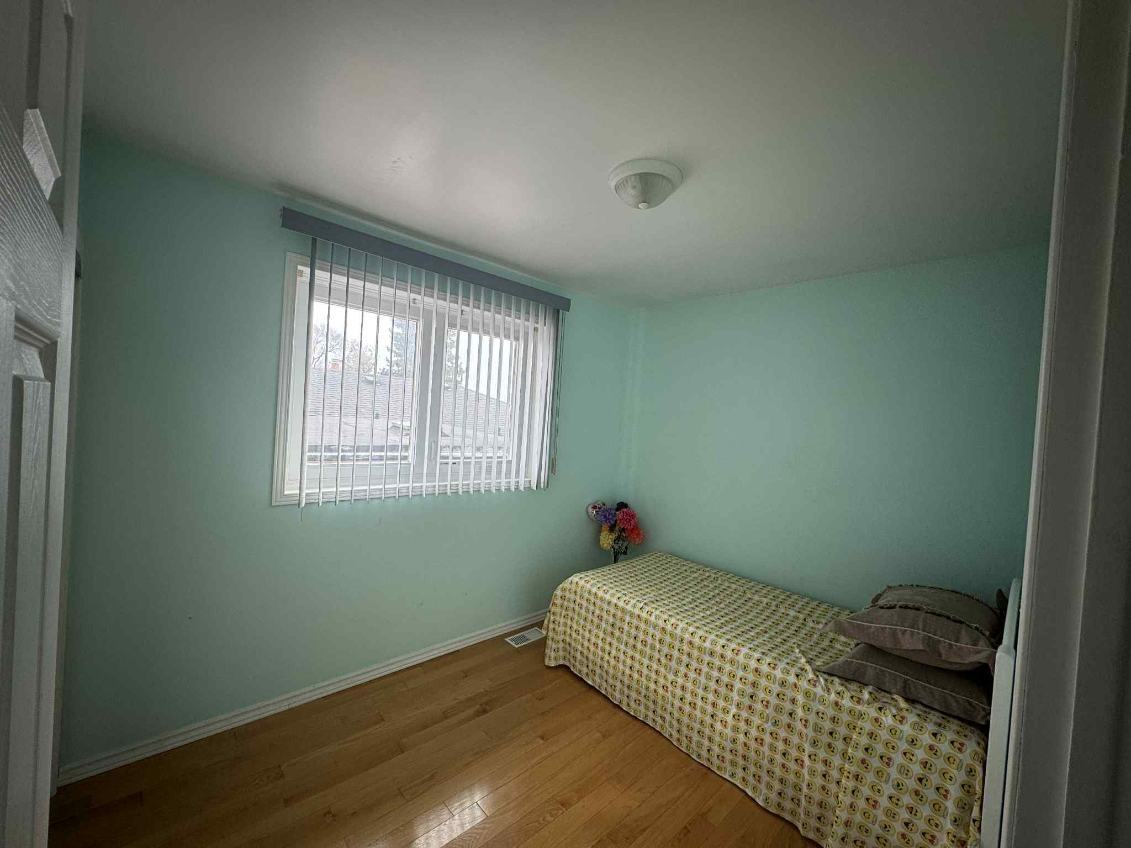 39 Stanwood Crescent - Photo 3 of 12