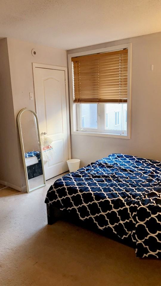 King St W - Photo 7 of 8