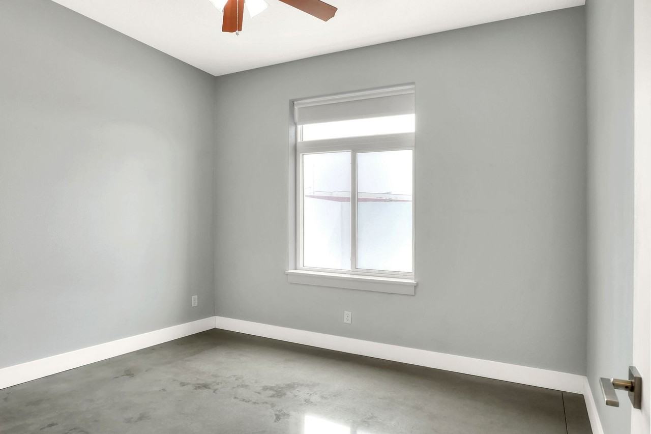 20 on Second - Photo 5 of 13