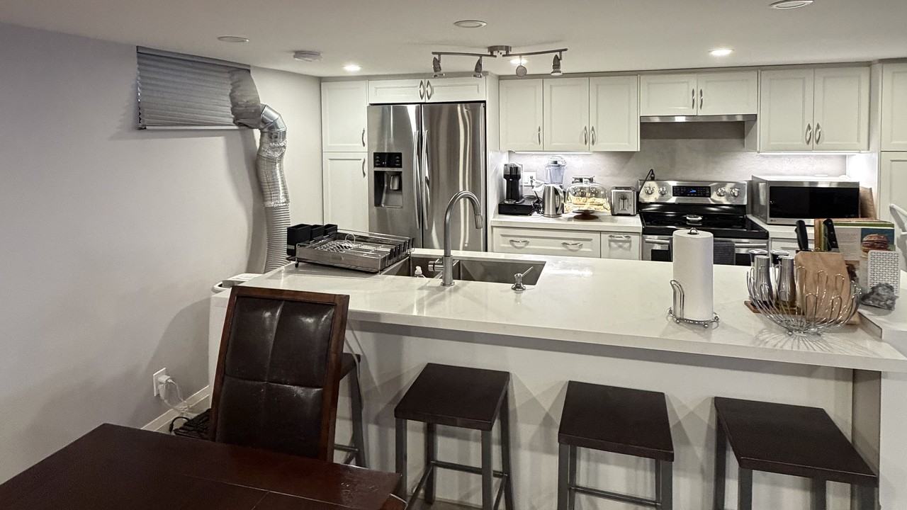 980 Avenue Road #3 - Photo 2 of 9