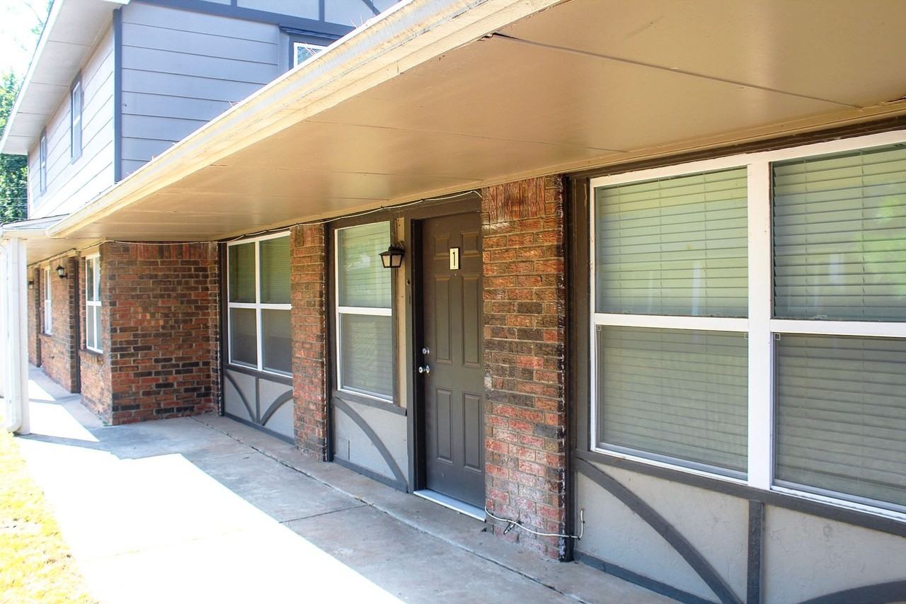 Chalet Apartments - Photo 2 of 8