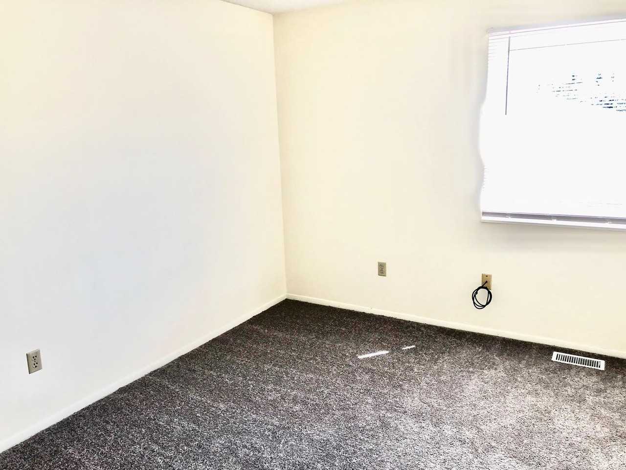 SUNSET BOULEVARD – COMFORT, CONVENIENCE & LOW - Photo 6 of 23