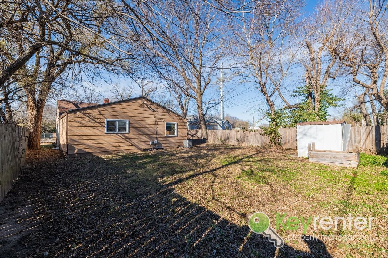 912 North Green Street - Photo 4 of 30