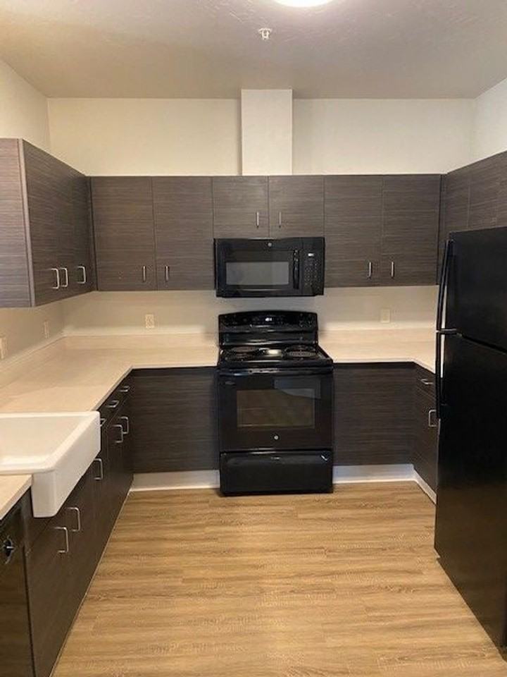 Apartments @ 2 Mile - Photo 3 of 21