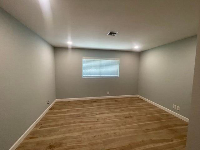 11737 Inverness Circle - Photo 3 of 6