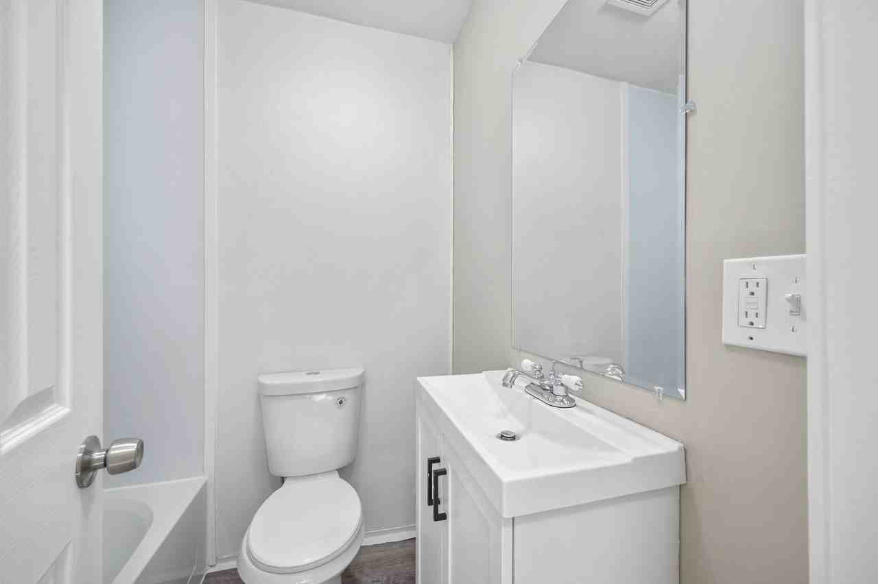 Ford Row - Photo 3 of 10