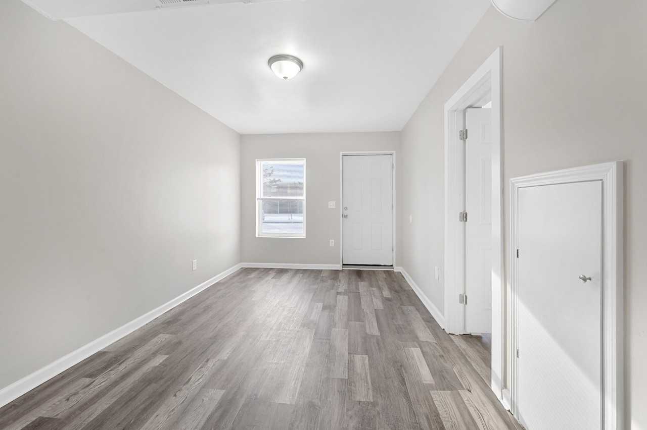 Ford Row - Photo 4 of 10