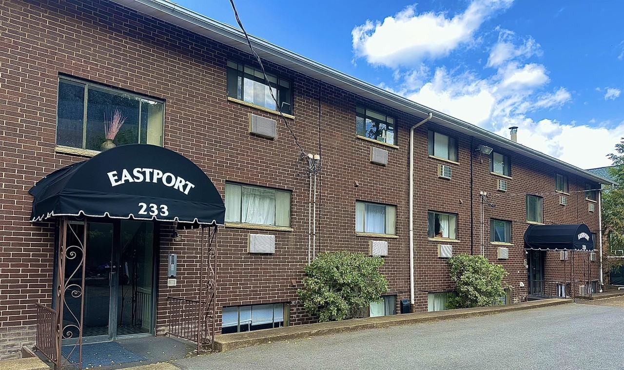 FIFTH ST-231/233 -- 206 - Photo 6 of 6