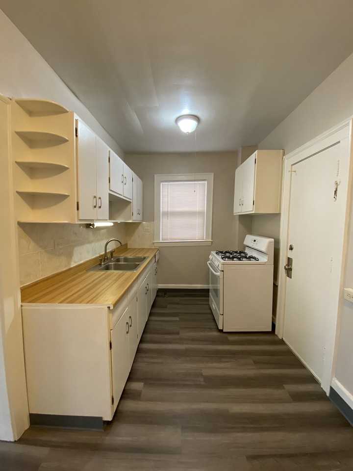 Giel-Detroit - Photo 6 of 19