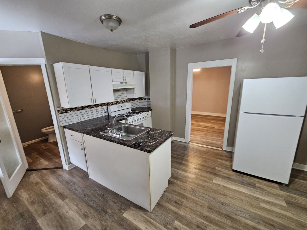 4407 Clinton Avenue - Photo 4 of 21