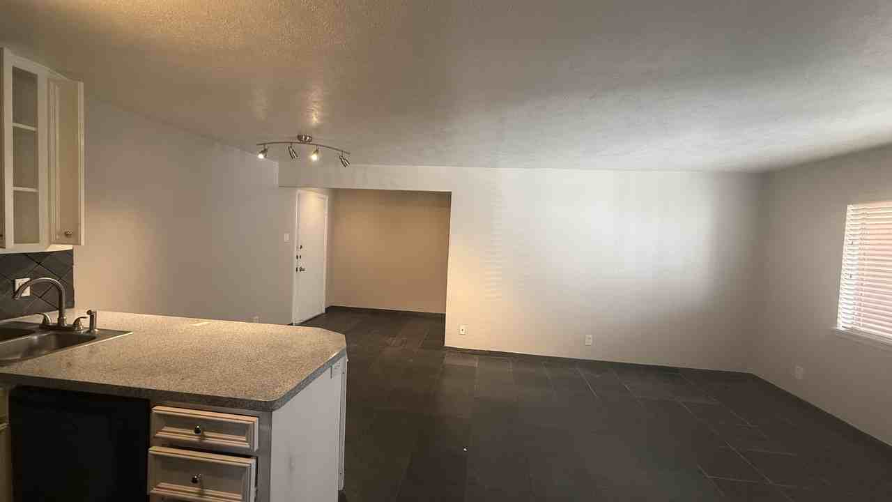 W Alabama (420) - Photo 4 of 6